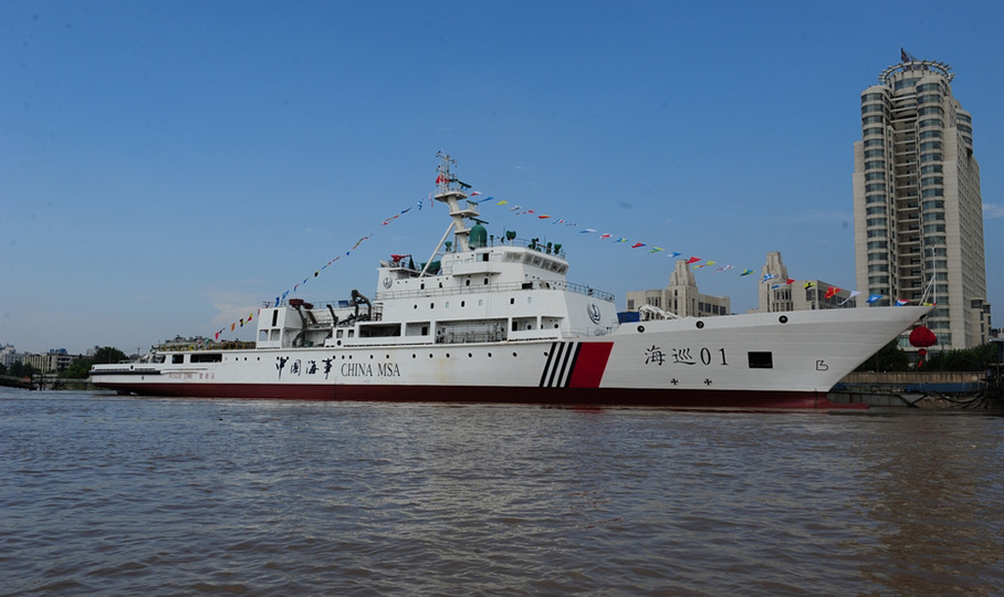 我国首艘海事救助于一体的大型巡航救助船“海巡01”轮